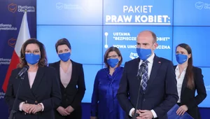 Miniatura: Sondaż: KO straciła najbardziej na...