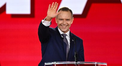 Miniatura: Prezydenckie weta dzielą Polaków. Prawica...