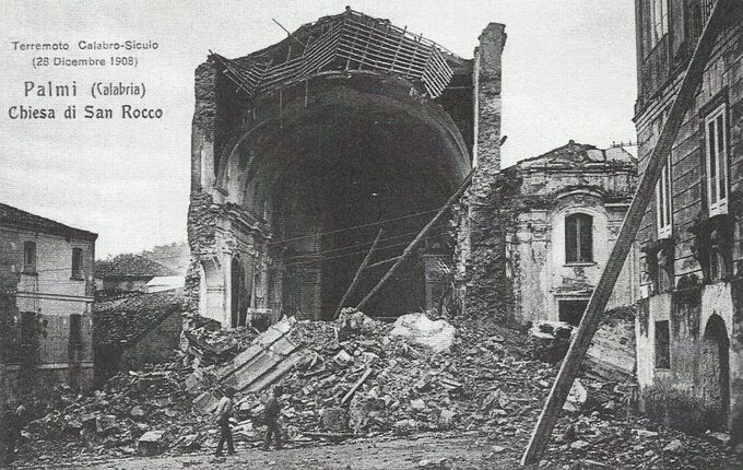 Zniszczony po trzęsieniu ziemi w 1908 roku kościół w Calabrii