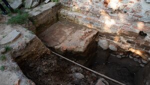 Miniatura: Odkryto średniowieczne mury najstarszego...