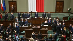 Miniatura: PiS rośnie, Konfederacja i Korona idą łeb...
