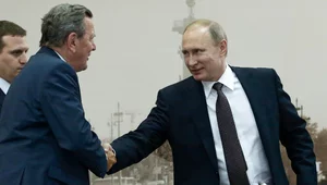 Miniatura: Putin broni byłego kanclerza Niemiec....