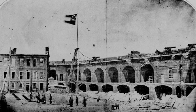 Fort Sumter. Flaga Skonfederowanych Stanów Ameryki po kapitulacji garnizonu Unii