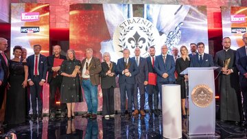 Laureaci i&nbsp;wyr&oacute;żnieni podczas Gali Strażnik Pamięci 2023