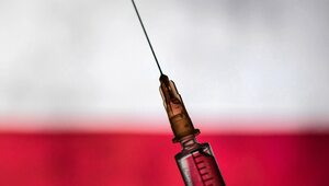 Niespójne deklaracje Polaków w sprawie szczepień przeciw COVID-19