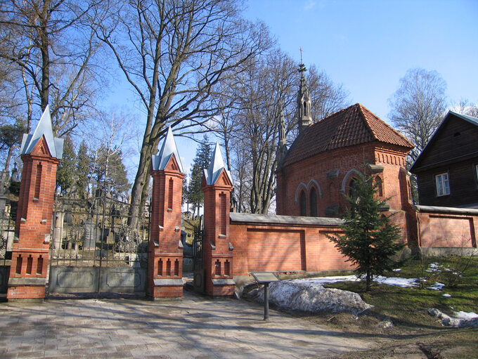 Brama główna Cmentarza Na Rossie.