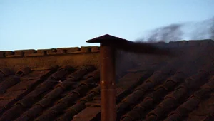 Miniatura: Czarny dym nad Kaplicą Sykstyńską