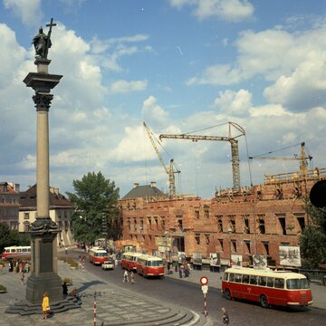 Wznoszenie murów Zamku 1973 fot. Stefan Sadowski 