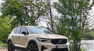Miniatura: Volvo XC40 (B4)