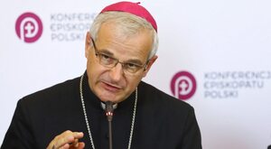 Miniatura: Watykan oczyścił polskiego biskupa z...