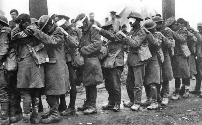 Brytyjscy żołnierze oślepieni gazem, kwiecień 1918