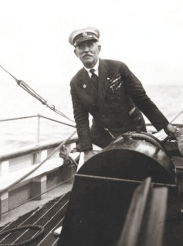 Mariusz Zaruski przy sterze &bdquo;Zawiszy Czarnego&rdquo;