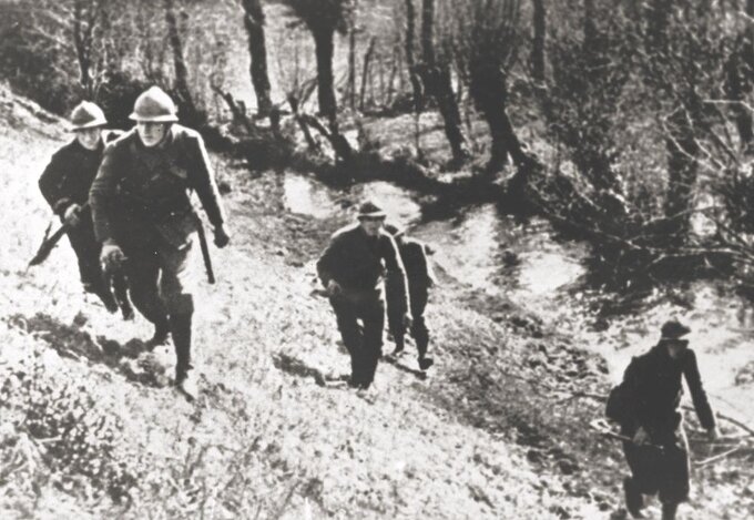 Spieszona polska kawaleria w czasie bitwy pod Kockiem, październik 1939