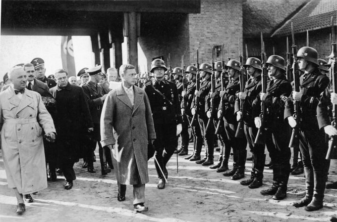 Książę Edward (były król Anglii Edward VIII) w nazistowskim ośrodku szkoleniowym koło Złocieńca