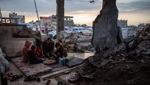 Miniatura: Klęska głodu w Strefie Gazy. Izrael...