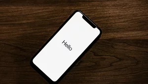 Miniatura: Noworodek z Iphone'em