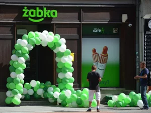 Miniatura: Żabka odpowiada na ofertę giganta. Padła...