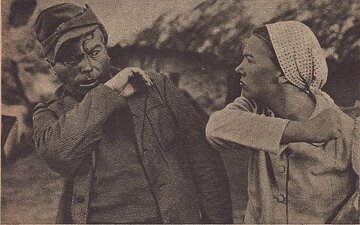 Hanka Bielicka i&nbsp;Jan Kurnakowicz podczas kręcenia filmu Jasne łany, 1947
