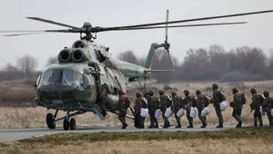 Miniatura: Rosja przeprowadza desant i bierze jeńców....