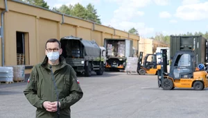 Miniatura: Miliony maseczek, rękawiczek i...