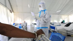 Miniatura: Koronawirus: Lekarstwo gorsze od zarazy?