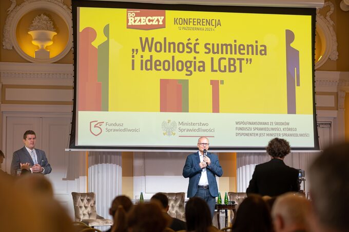 Paweł Lisicki otwiera konferencję "Wolność sumienia i ideologia LGBT”