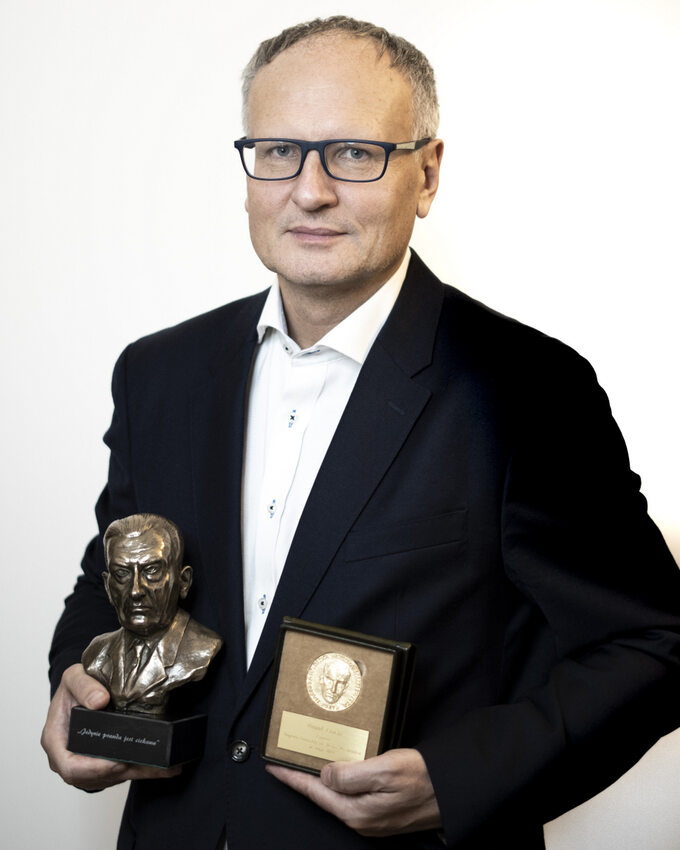 Paweł Lisicki z Nagrodą im. J. Mackiewicza