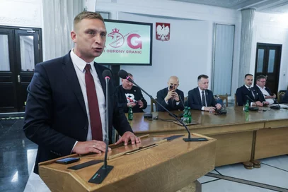 Miniatura: Ruch Obrony Granic i Bąkiewicz w Sejmie....