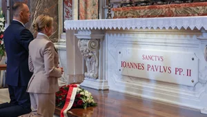 Miniatura: 106. rocznica urodzin Karola Wojtyły. Para...