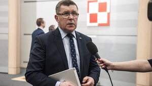 Miniatura: Kuźmiuk: Rząd zmniejsza VAT dla branży...