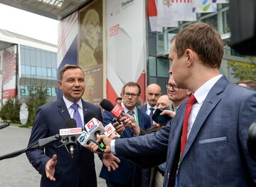 Prezydent RP Andrzej Duda podczas rozmowy z dziennikarzami w Astanie 