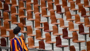 Miniatura: Watykan: Trzech gwardzistów szwajcarskich...