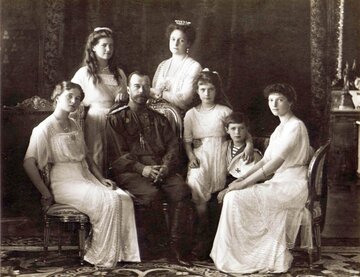 Mikołaj II&nbsp;z&nbsp;żoną i&nbsp;dziećmi. Rok 1913.