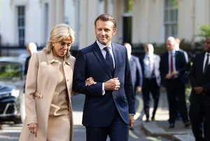 Miniatura: Macron na bankiecie u króla Karola III....