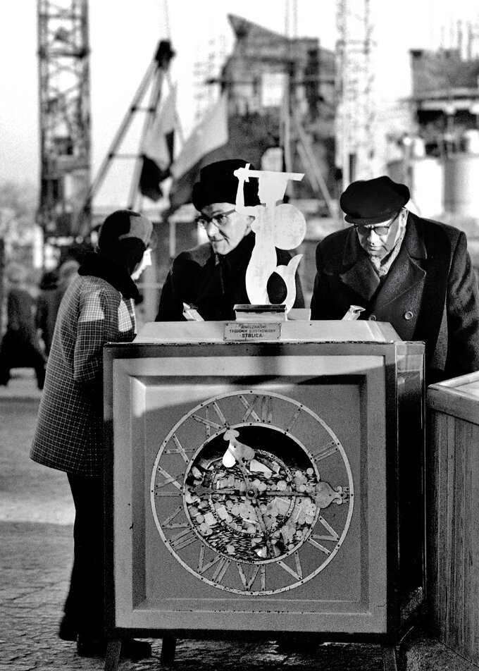 Skarbonka do której zbierano fundusze na odbudowę Zamku, 1972