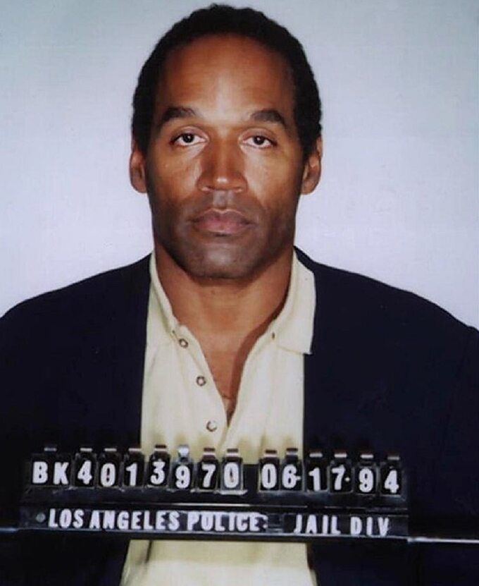 Zdjęcie policyjne OJ Simpsona wykonane po aresztowaniu pod zarzutem podwójnego morderstwa.