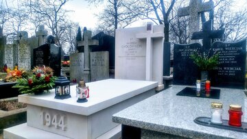 Cmentarz Bródnowski, grób Andrzeja Chołowieckiego 