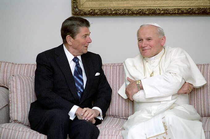 Ronald Reagan i Jan Paweł II podczas spotkania na Alasce, maj 1984 r.