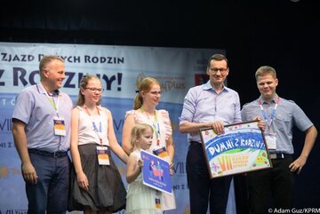 Szef polskiego rządu uczestniczył w VII Ogólnopolskim Zjeździe Dużych Rodzin w Lubartowie (woj. lubelskie). 