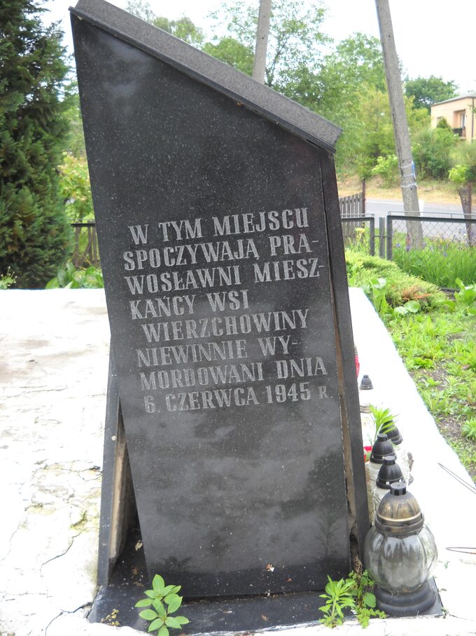 Grób ofiar masakry w Wierzchowinach