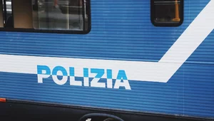 Miniatura: Policjanci pobici przez 50 imigrantów....