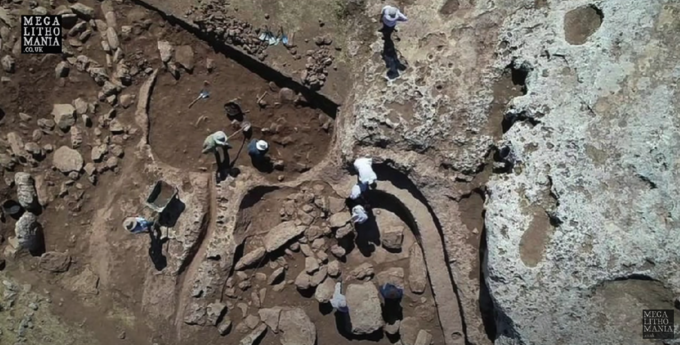 Kadr z filmu "Karahan Tepe" na kanale MegalithomaniaUK