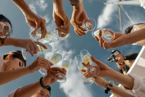 Miniatura: Spada spożycie alkoholu w Polsce....