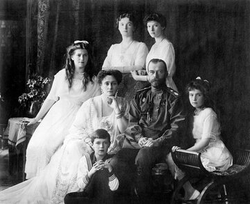 Car Mikołaj II&nbsp;Romanow z&nbsp;rodziną