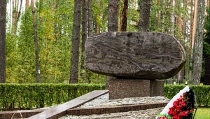 Miniatura: Dewastacja polskich pomników w Miednoje....