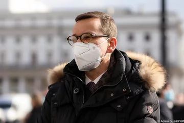 Premier Mateusz Morawiecki przed Kościołem Środowisk Twórczych w Warszawie Mateusz Morawiecki uczestniczył we mszy pogrzebowej Jana Lityńskiego.