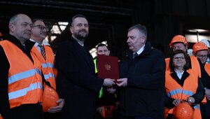 Miniatura: MON kupiło Hutę Częstochowa. "Strategiczna...