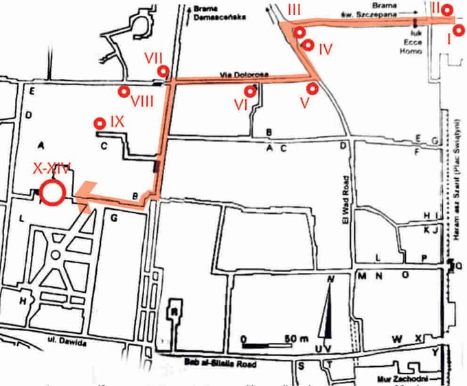 Jerozolima. Via Dolorosa z&nbsp;zaznaczonymi kolejnymi stacjami Drogi Krzyżowej