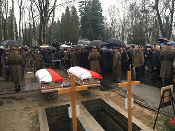 Pogrzeb płk. Matuszewskiego i&nbsp;mjr. Rajchamna na&nbsp;Wojskowych Powązkach