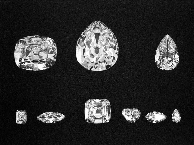 9 oszlifowanych brylantów uzyskanych z diamentu Cullinan. Od góry, od lewej: Cullinan II (Druga Gwiazda Afryki), Cullinan I (Wielka Gwiazda Afryki), Cullinan III, Cullinan VI, Cullinan VIII, Cullinan IV, Cullinan V, Cullinan VII, Cullinan IX